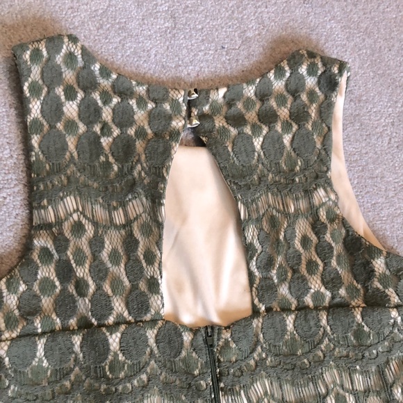 Sequin Hearts | Green Lace Dress - Picture 5 of 6